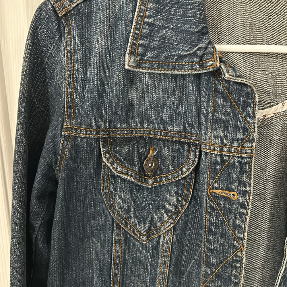 Women’s darker wash jean jacket - Picture 2 of 7